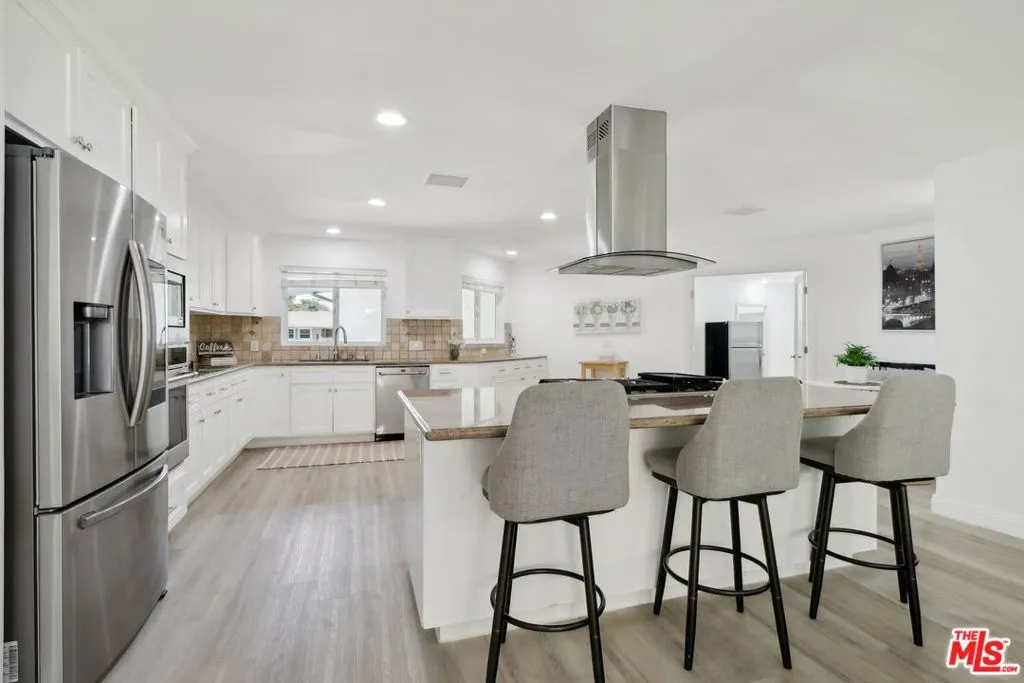 23414 Clarendon Street, Woodland Hills, California 91367 home-pic-13